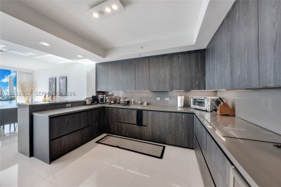 Comprar apartamento no Peninsula I 1806