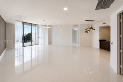 Comprar apartamento no Trump Tower Two 403