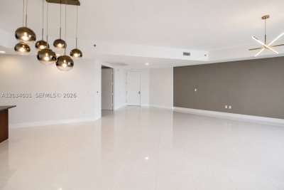 Comprar apartamento no Trump Tower Two 403