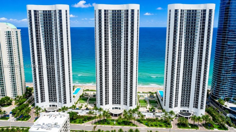 Comprar apartamento no Trump Tower Two 403