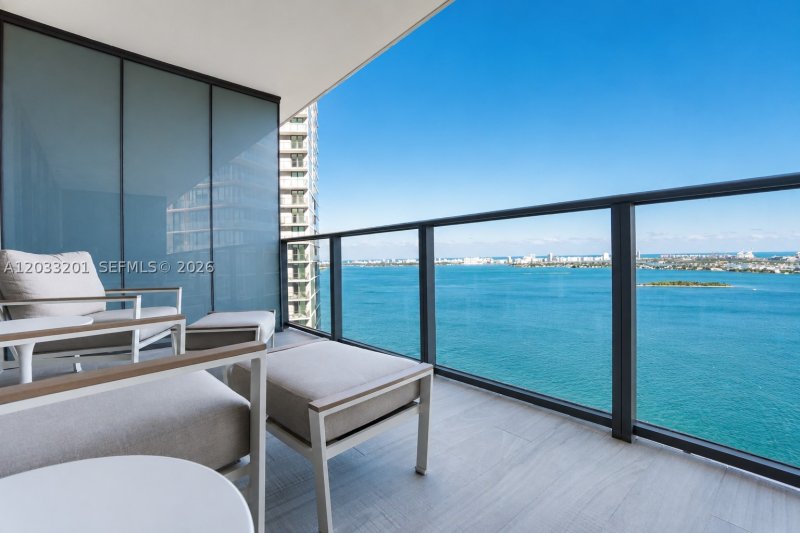Apartment for rent at Paraiso Bay Miami 3505