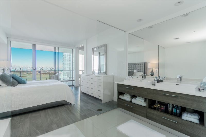 Apartment for rent at Paraiso Bay Miami 3505