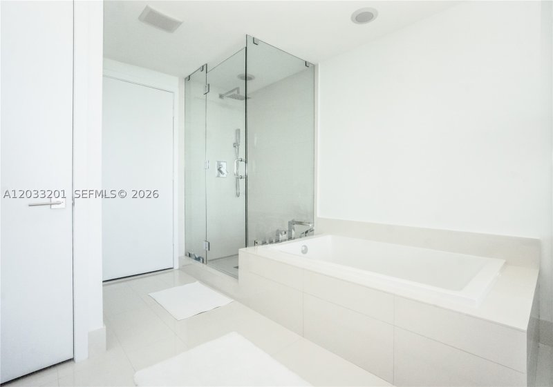 Apartment for rent at Paraiso Bay Miami 3505