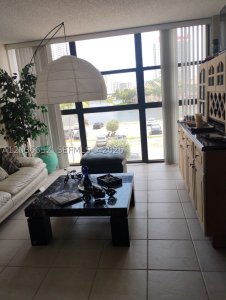 Comprar apartamento no 200 Leslie 324