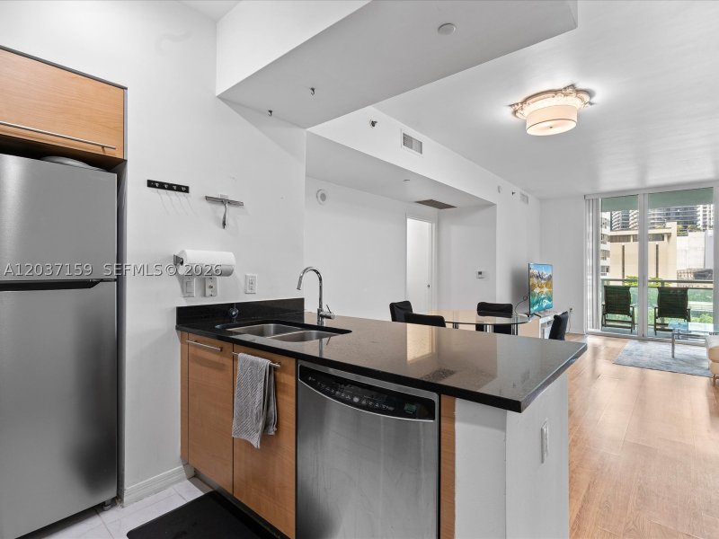 Condo for sale at The Plaza Tower I 501