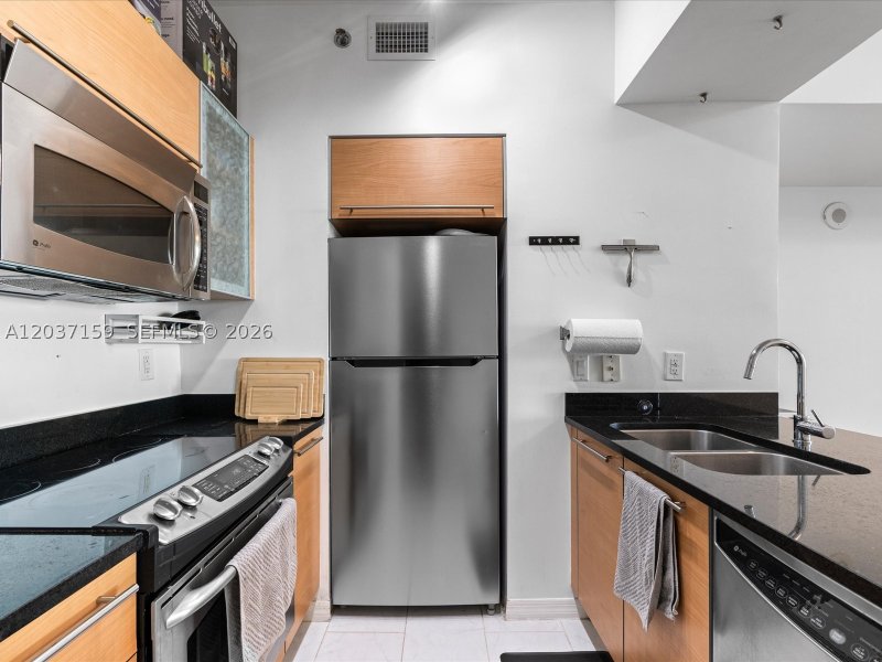 Condo for sale at The Plaza Tower I 501