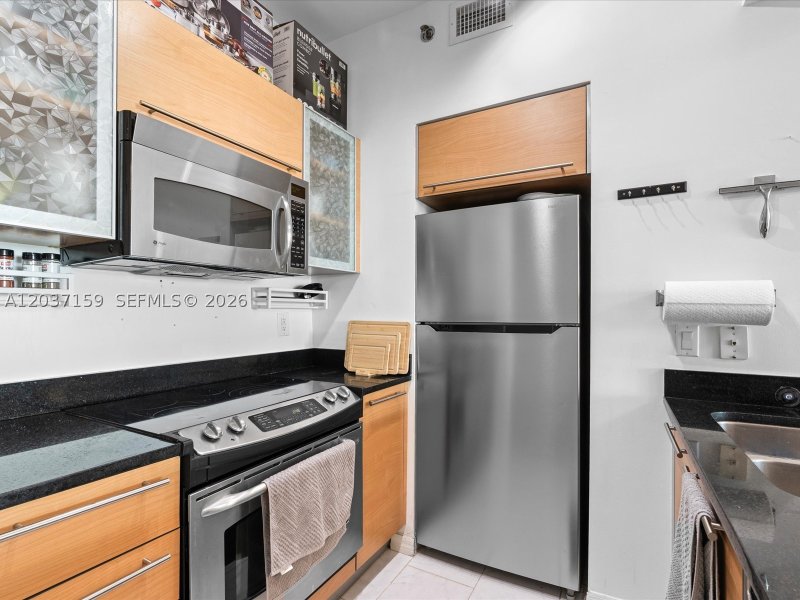 Condo for sale at The Plaza Tower I 501