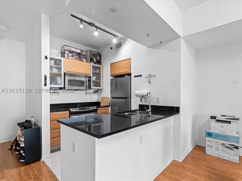 Condo for sale at The Plaza Tower I 501