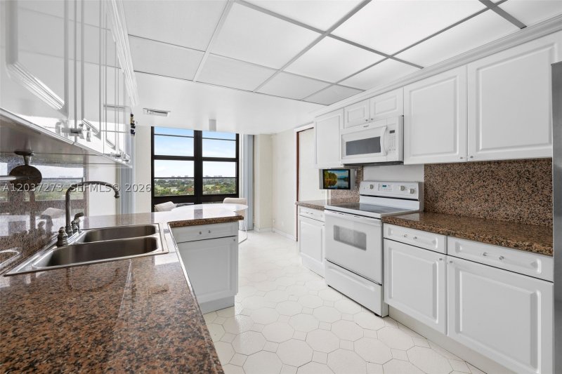 Condo for sale at Tower House 1401