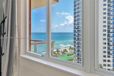 Aventura Beach Club Apt #1001