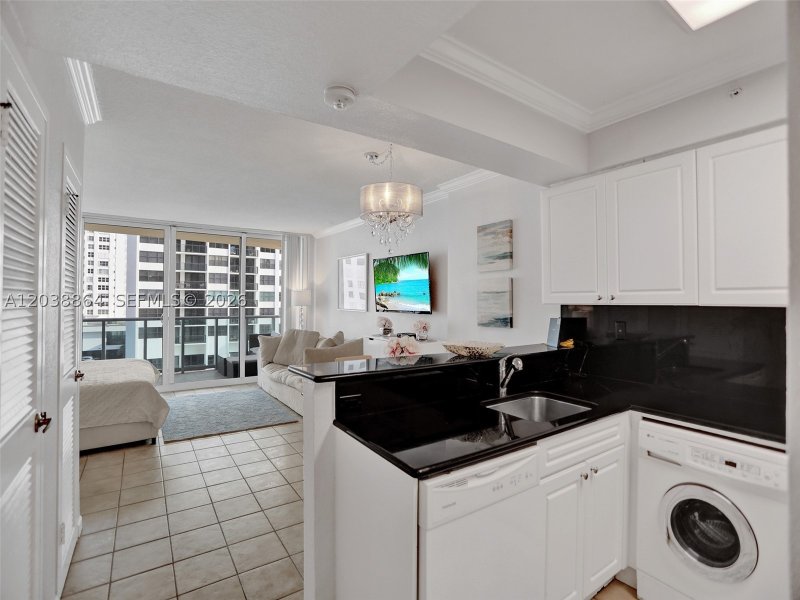 Condo for sale at The Wave Condo 605