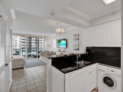 Comprar apartamento en The Wave Condo 605
