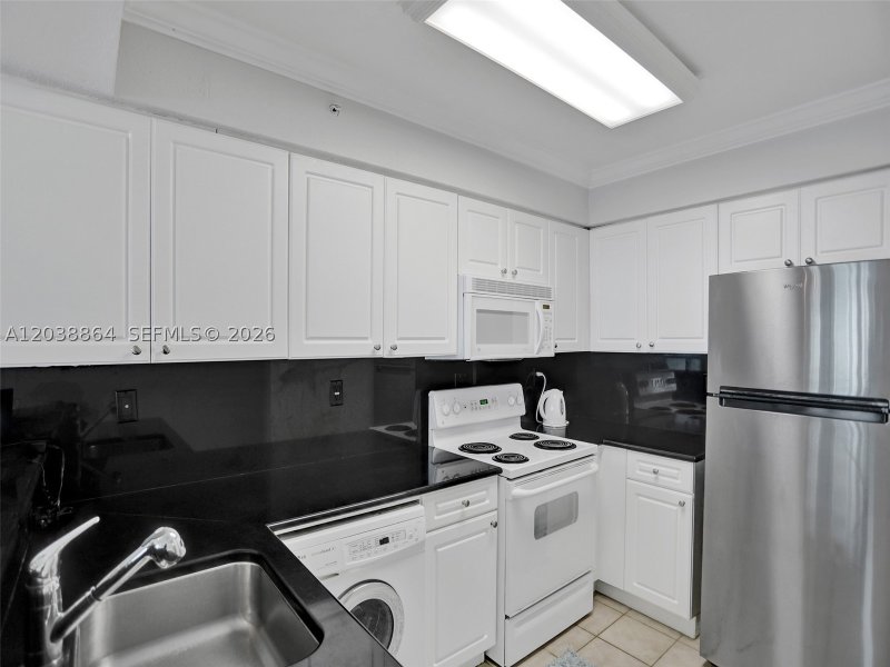 Condo for sale at The Wave Condo 605