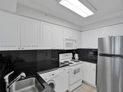 Comprar apartamento en The Wave Condo 605