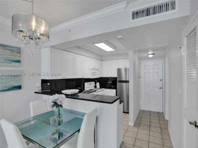 Comprar apartamento en The Wave Condo 605