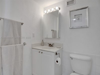 Comprar apartamento en The Wave Condo 605