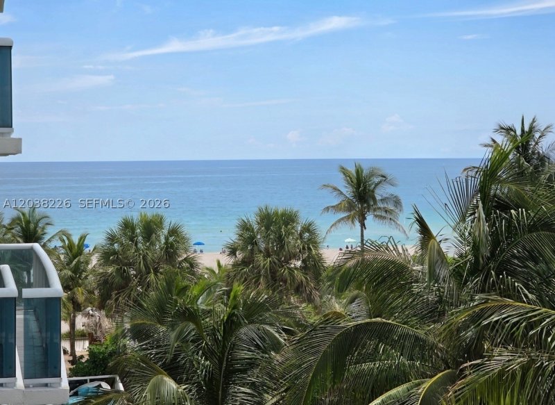 Comprar apartamento no The Waverly At Surfside 422