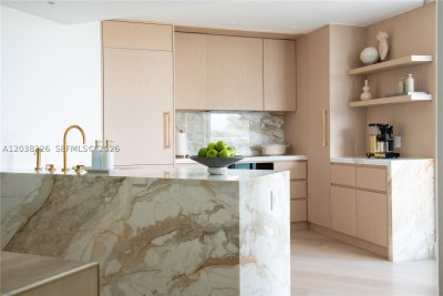 Comprar apartamento no The Waverly At Surfside 422