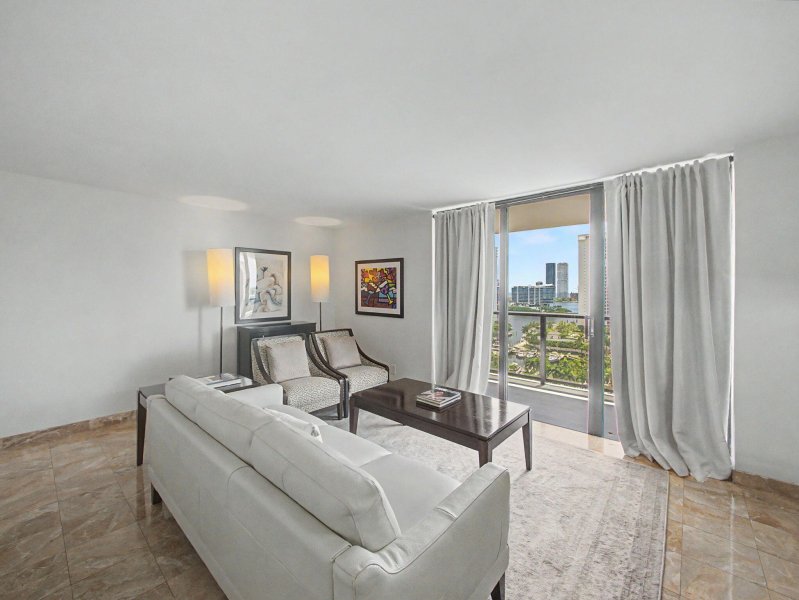 Alquiler de apartamento en Biscayne Cove 1807