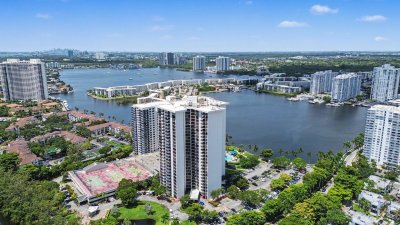 Biscayne Cove Apt #1807