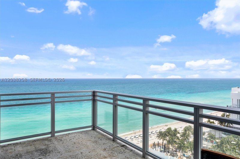 Condo for sale at Diplomat Residences 1703