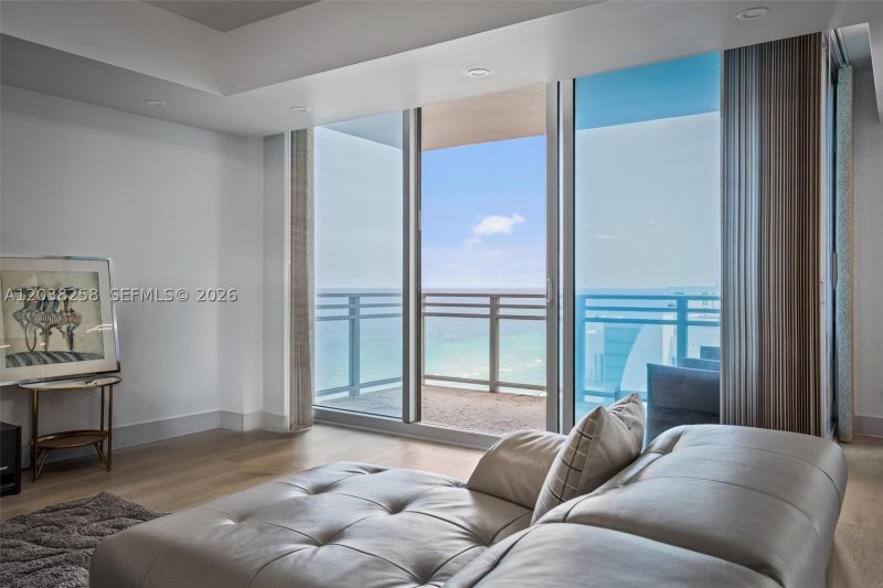 Condo for sale at Diplomat Residences 1703