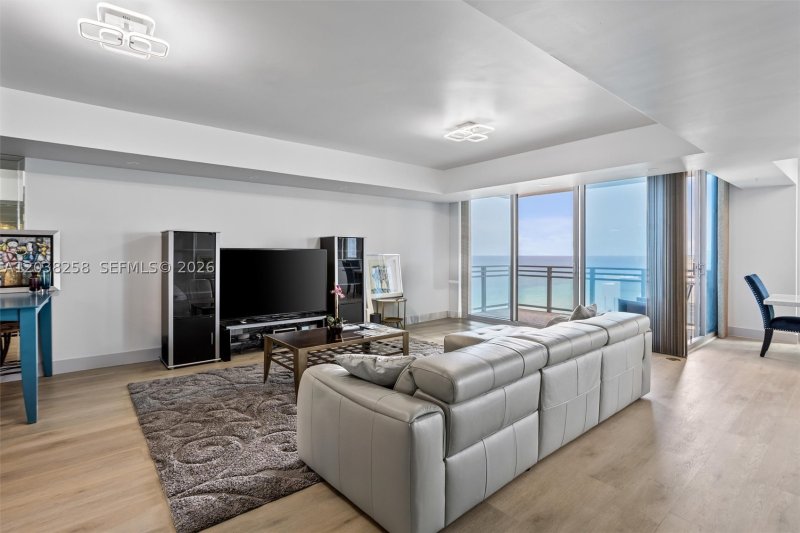 Condo for sale at Diplomat Residences 1703