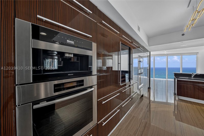 Apartment for rent at Trump Hollywood 3102