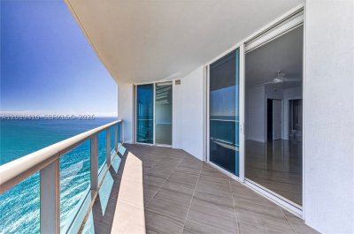 Aluguel de apartamento no Trump Hollywood 3102