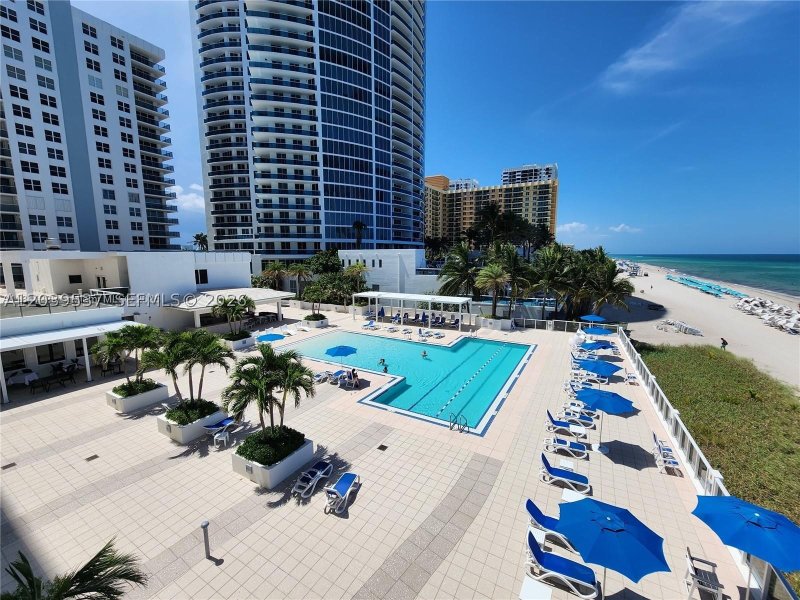 Aquarius Towers Apt #1406S