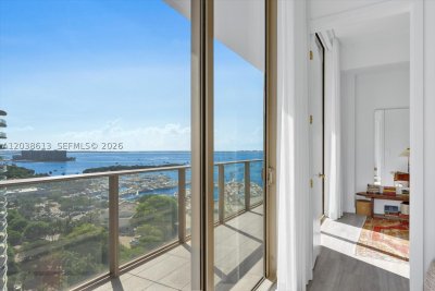 Comprar apartamento en MR. C Residences 1606