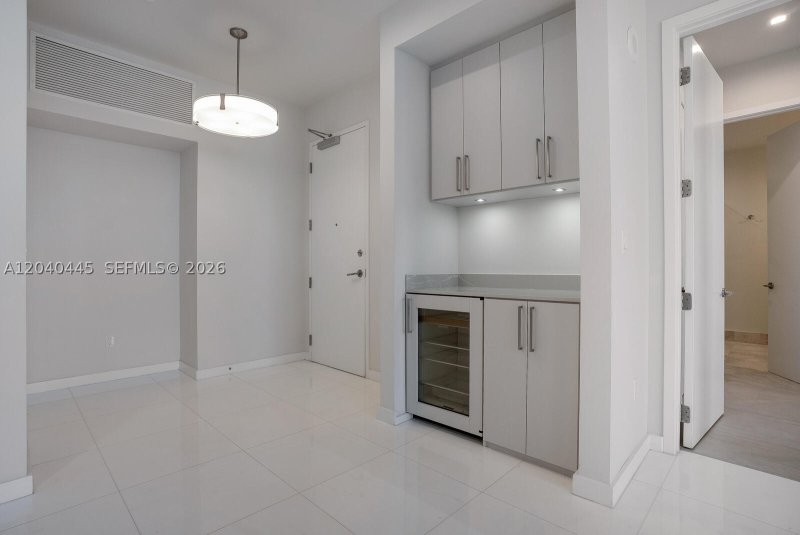 Apartment for rent at Giralda Place 6C