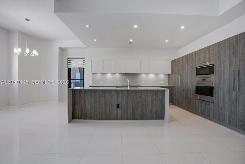 Apartment for rent at Giralda Place 6C