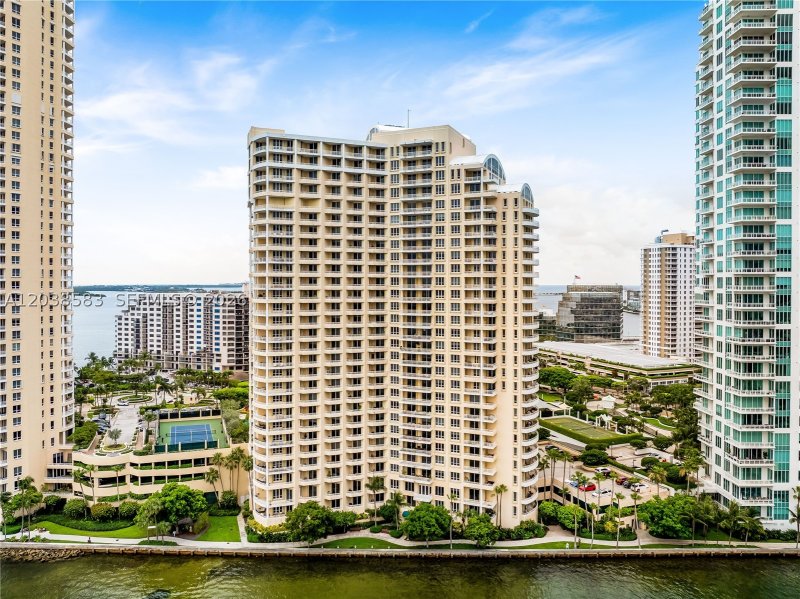 Condo for sale at One Tequesta Point 1010