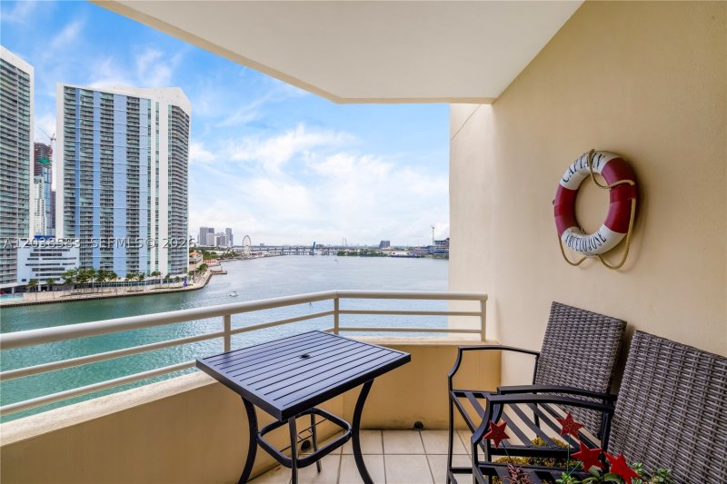 Condo for sale at One Tequesta Point 1010