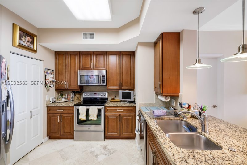 Condo for sale at One Tequesta Point 1010