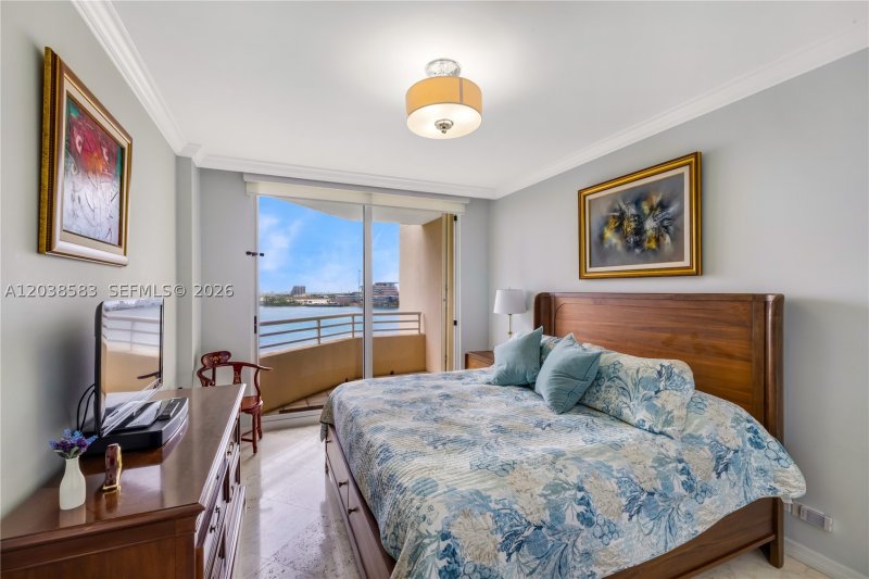 Condo for sale at One Tequesta Point 1010