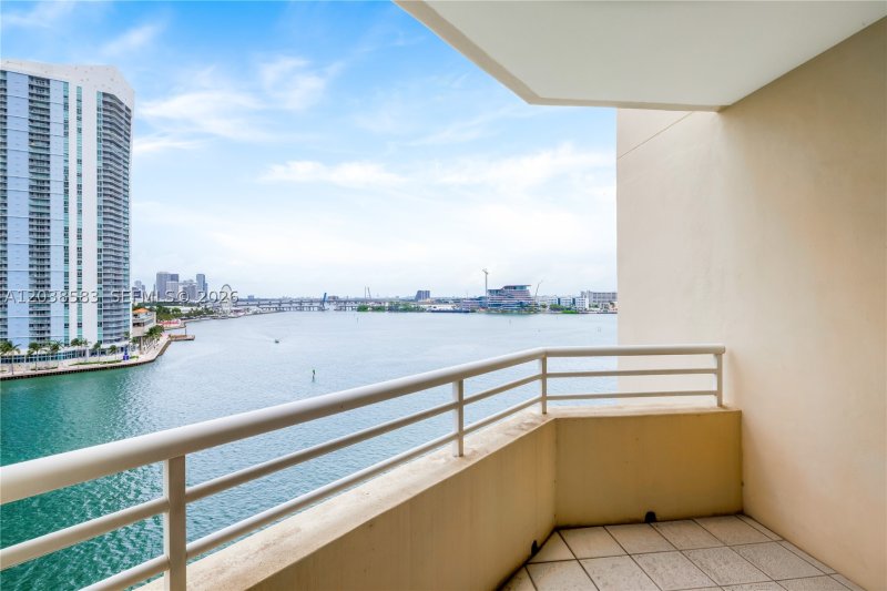 Condo for sale at One Tequesta Point 1010