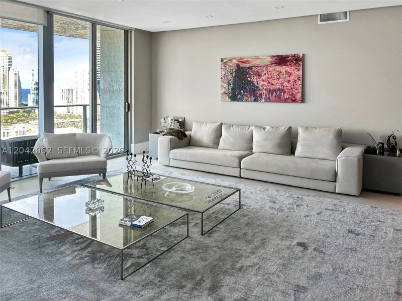 Comprar apartamento en Parque Towers at St. Tropez 5-2503