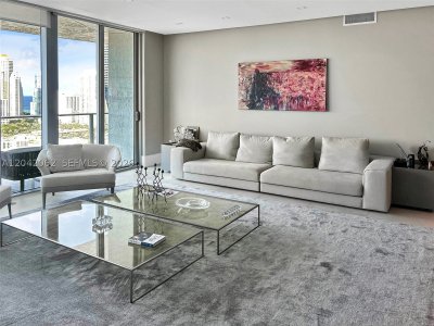 Comprar apartamento en Parque Towers at St. Tropez 5-2503