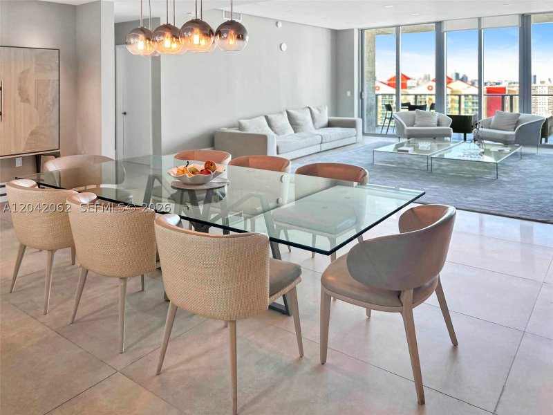 Comprar apartamento en Parque Towers at St. Tropez 5-2503