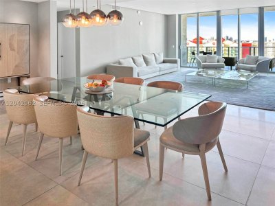 Comprar apartamento en Parque Towers at St. Tropez 5-2503