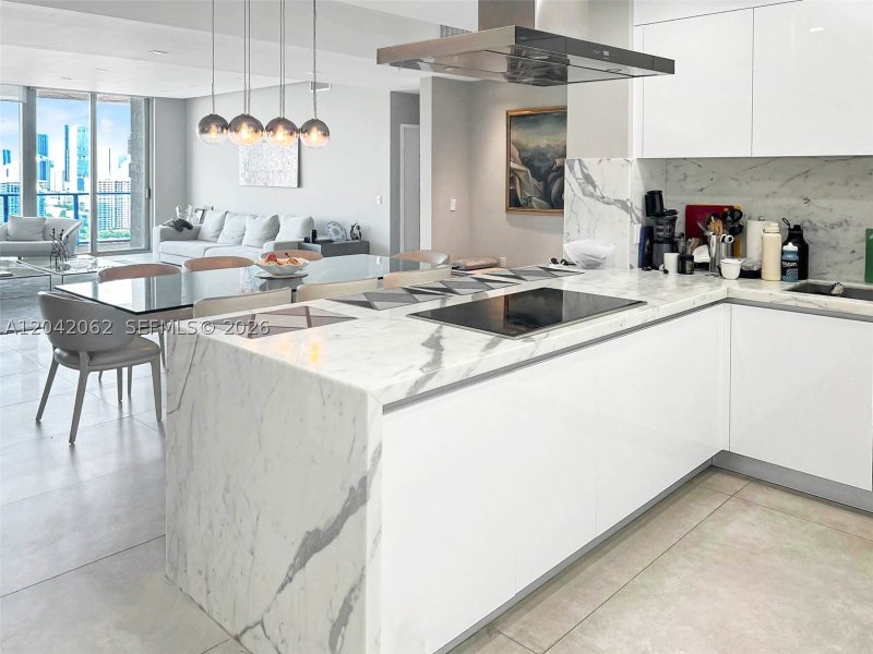Comprar apartamento en Parque Towers at St. Tropez 5-2503