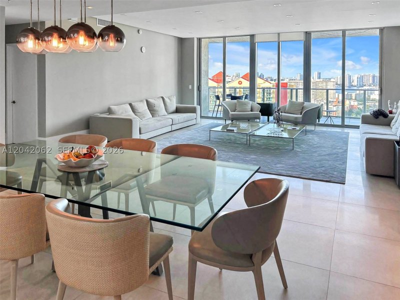 Comprar apartamento en Parque Towers at St. Tropez 5-2503
