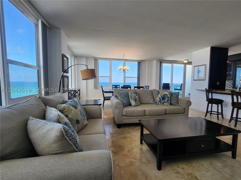 Apartment for rent at Alexander Towers 412