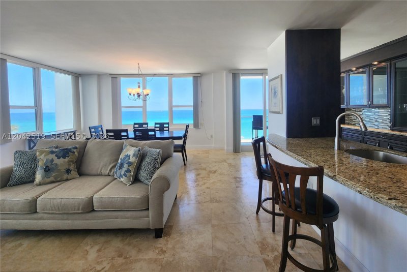 Apartment for rent at Alexander Towers 412