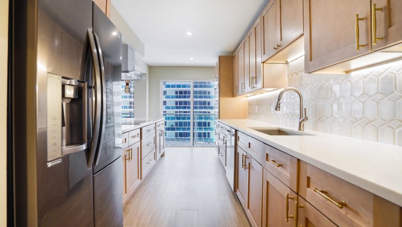 Condo for sale at Southpoint Towers 1003n