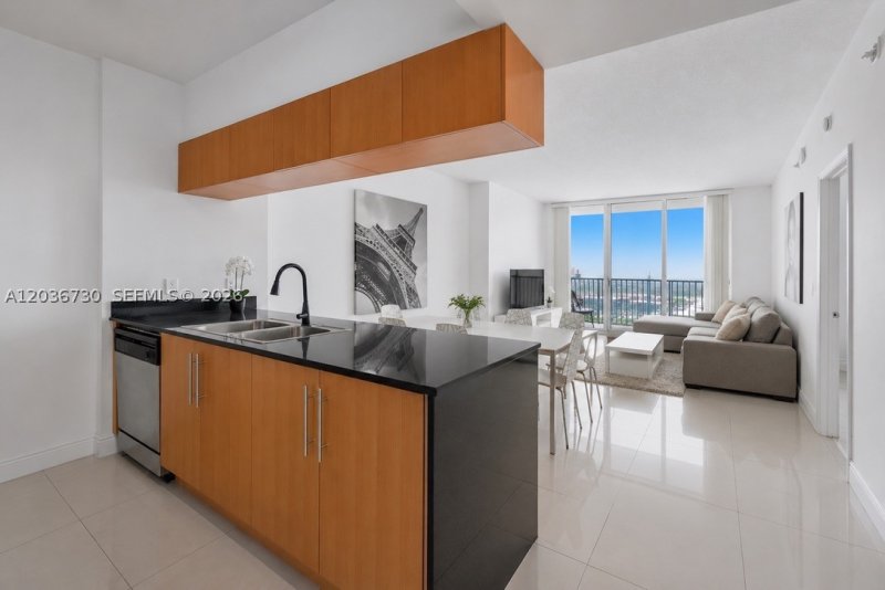 Aluguel de apartamento no Opera Tower 3811