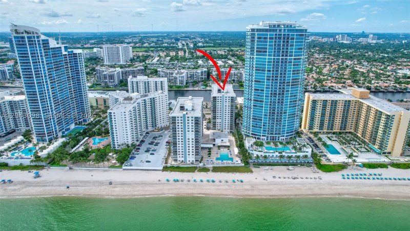 Condo for sale at Aquarius Towers 404N
