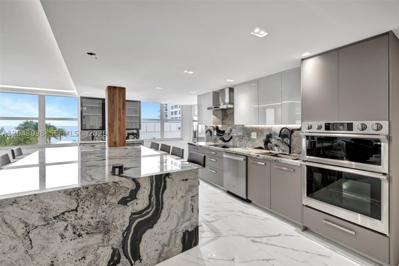 Condo for sale at Aquarius Towers 404N